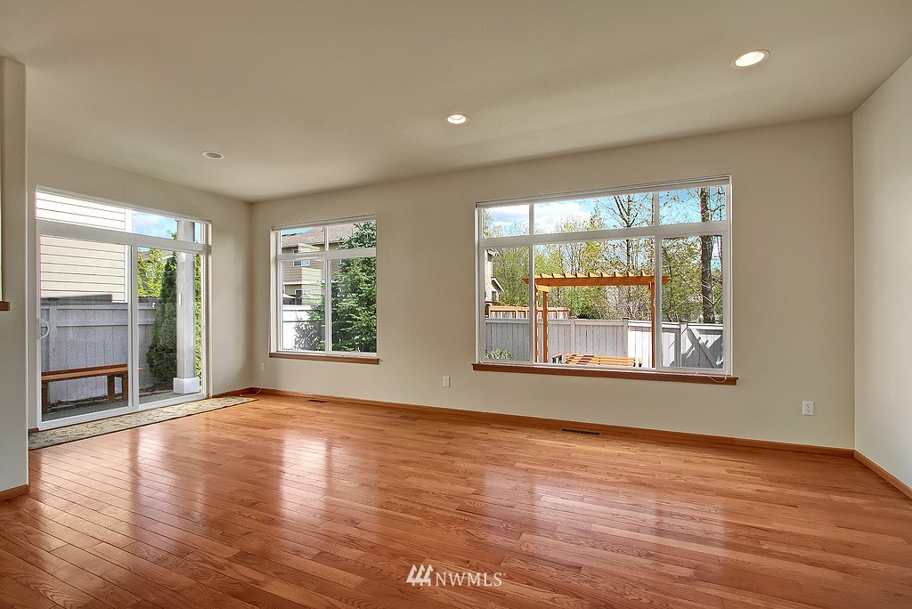 174 Nile Place Northeast Renton, WA 98059 - Photo 8 of 25 Gallery Image 8