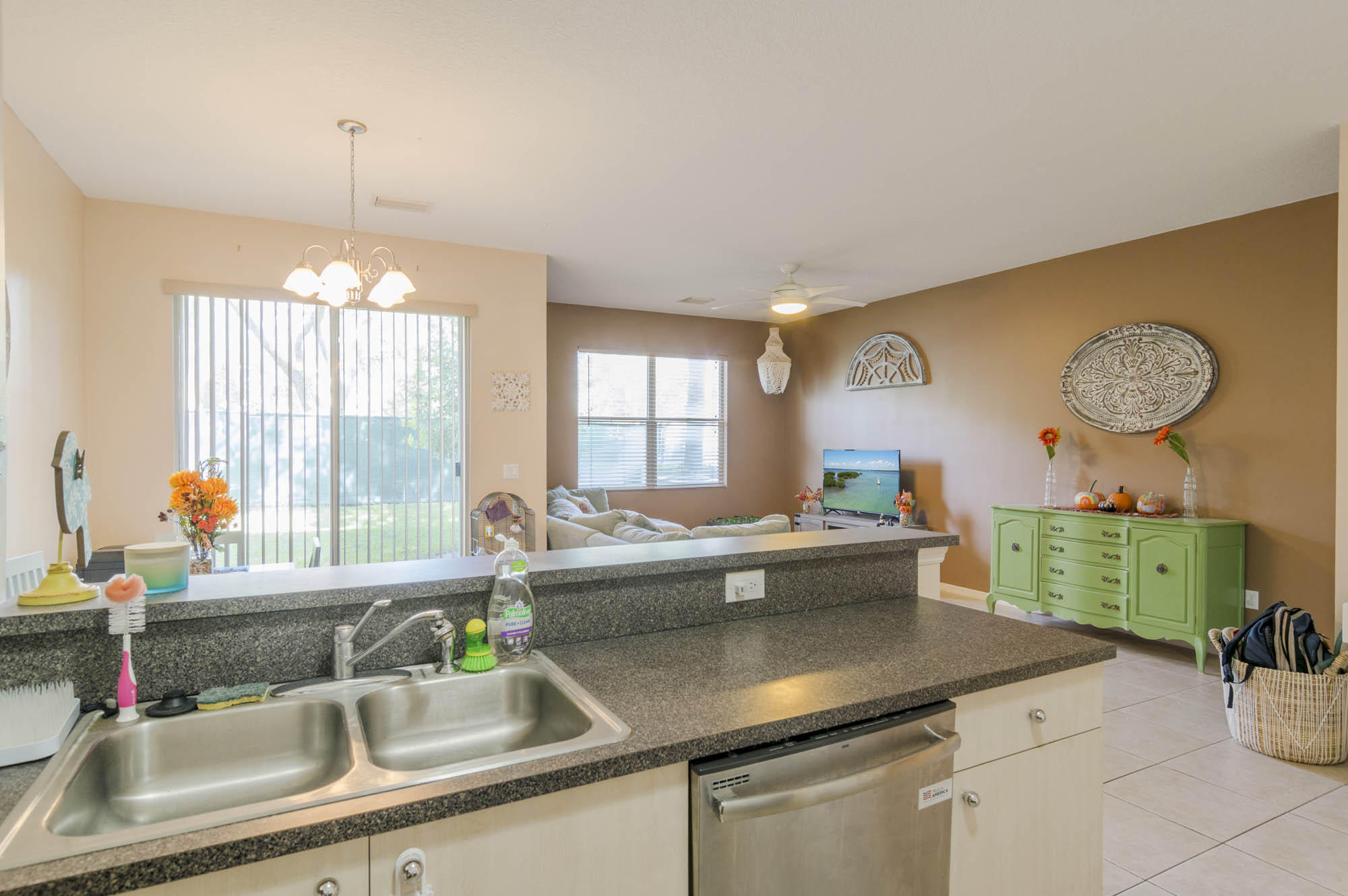 6029 Seminole Gardens Circle Riviera Beach, FL 33418 - Photo 5 of 15 _IMG9213