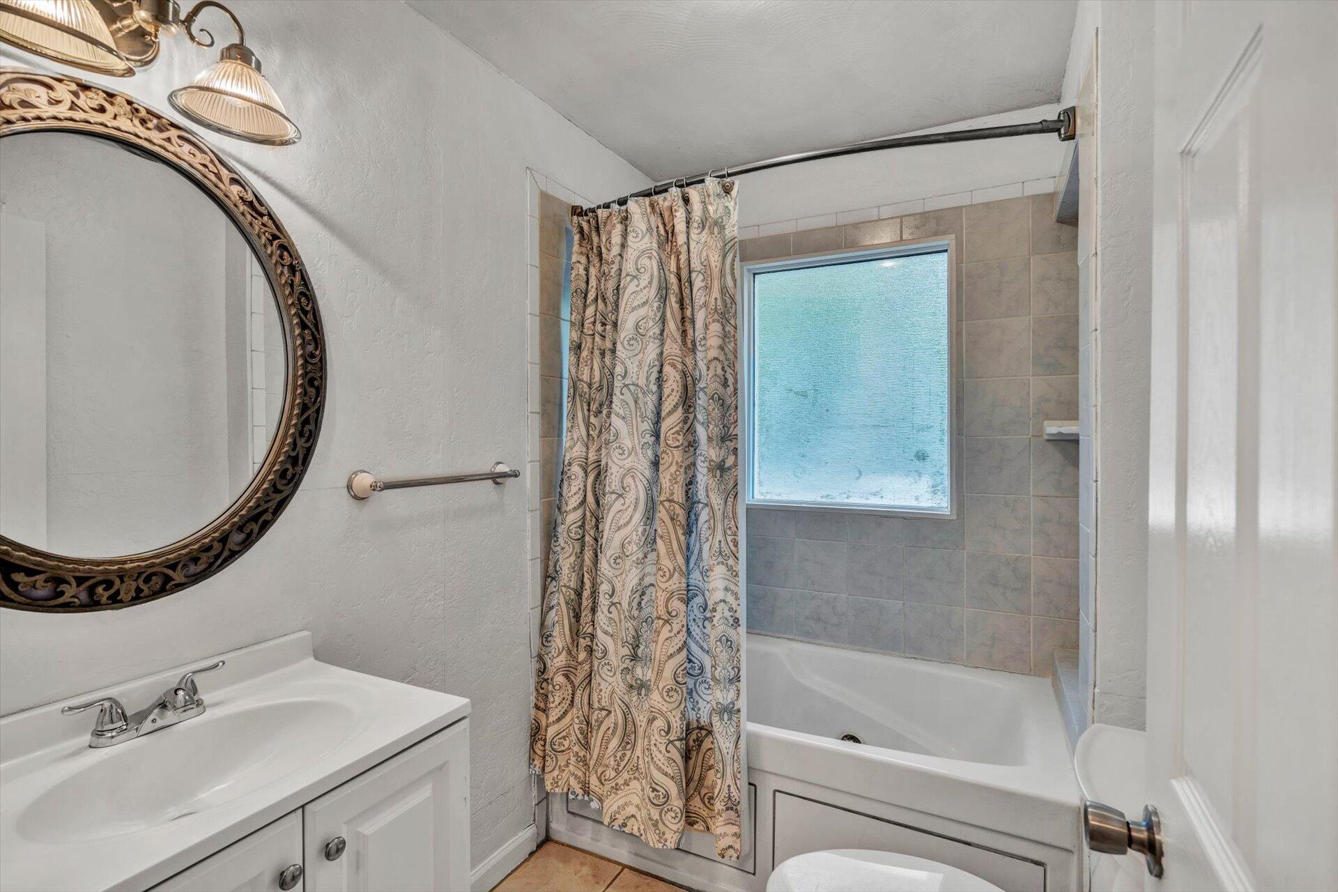 3966 Pitzer Road Roanoke, VA 24014 - Photo 13 of 36 Bathroom