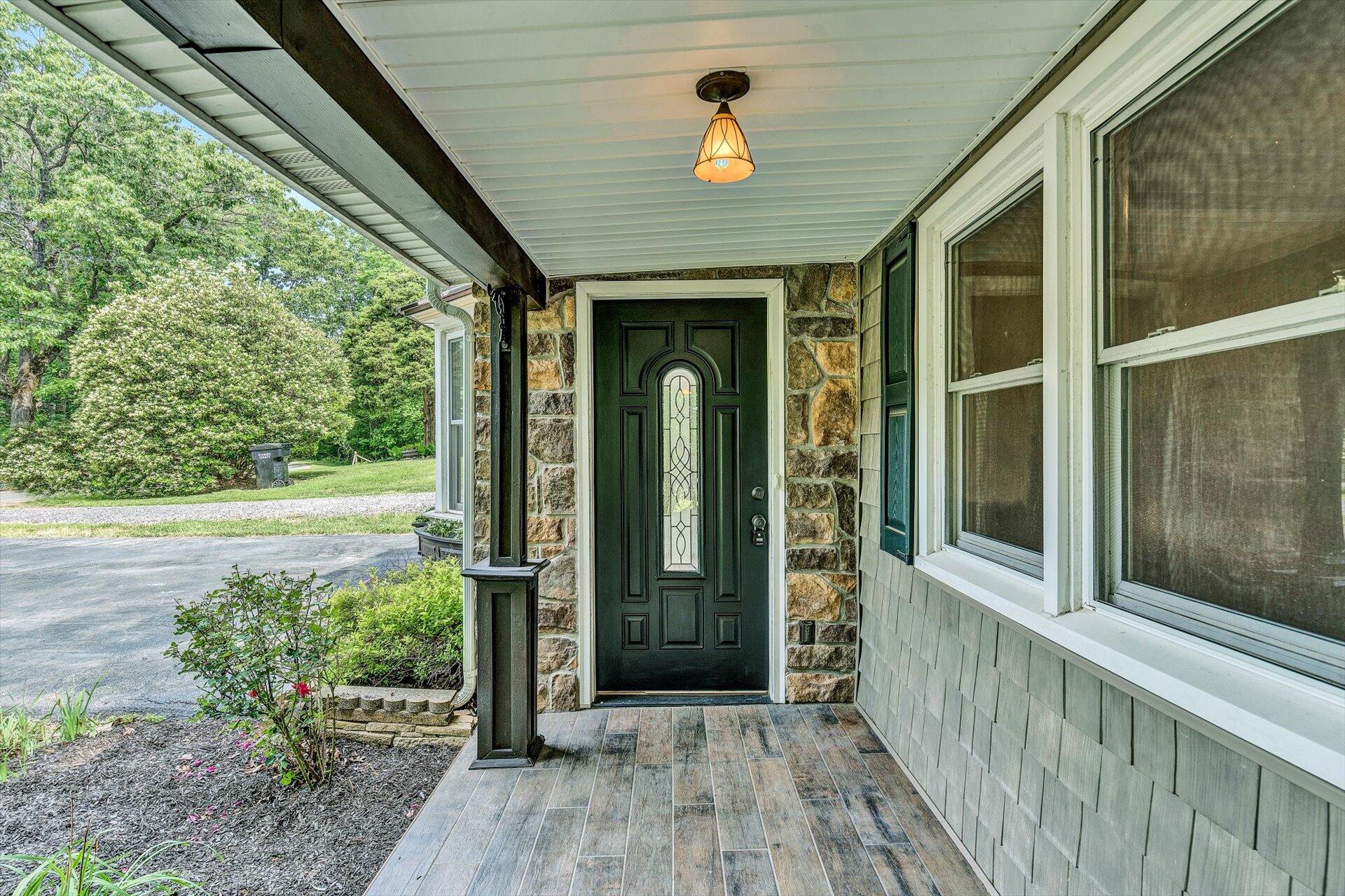 3966 Pitzer Road Roanoke, VA 24014 - Photo 2 of 36 Entrance