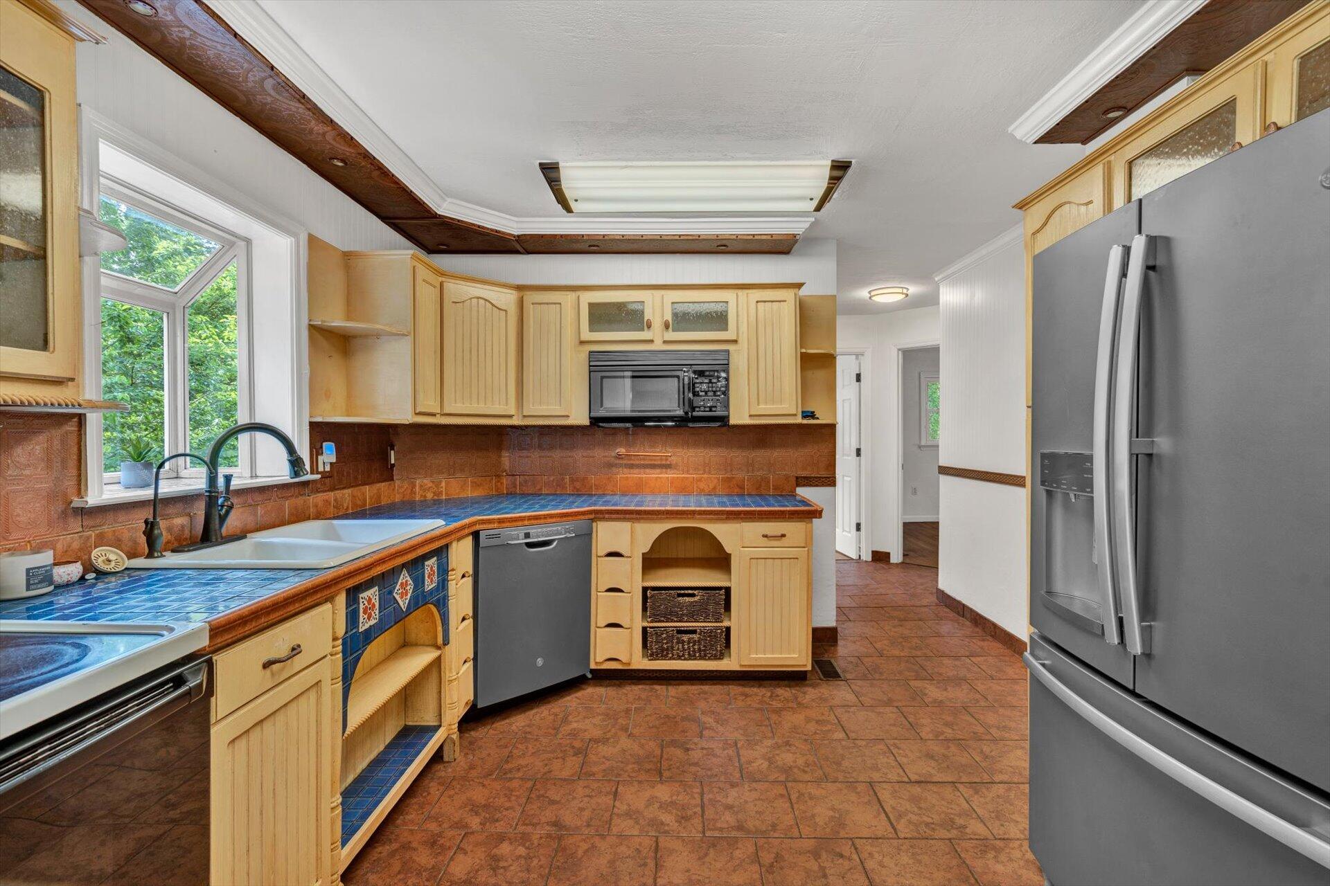 3966 Pitzer Road Roanoke, VA 24014 - Photo 7 of 36 Kitchen