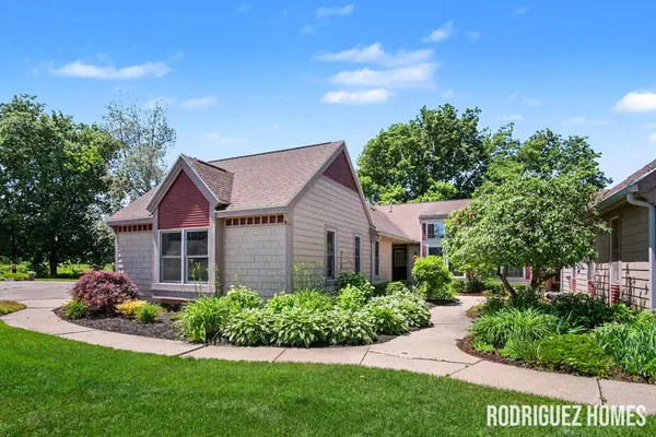 $339,900 | 3393 English Hills Drive Northwest, Grand Rapids, MI 49544