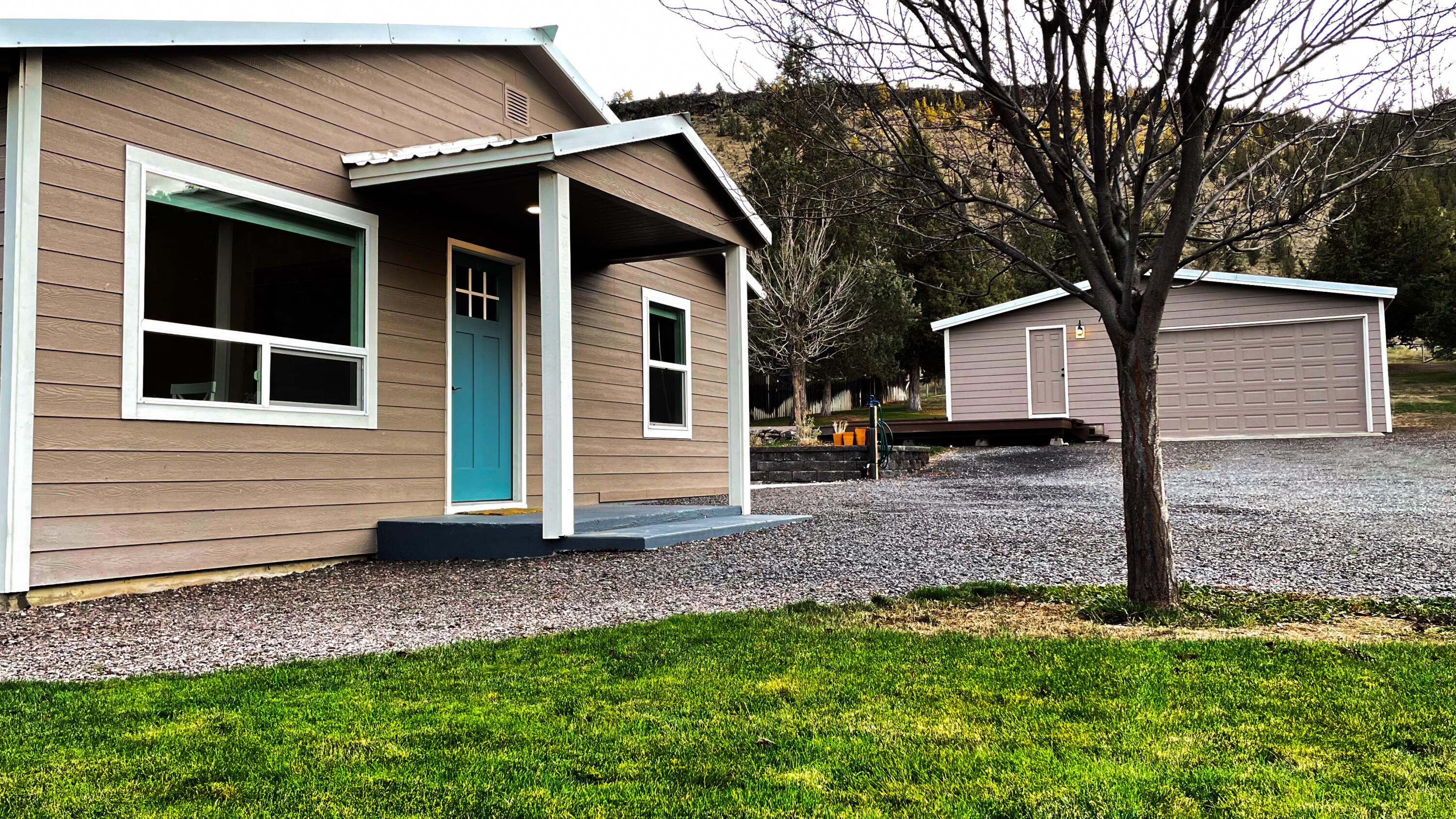 1098 Southwest Crestview Road Prineville, OR 97754 - Photo 1 of 26 House & Shop