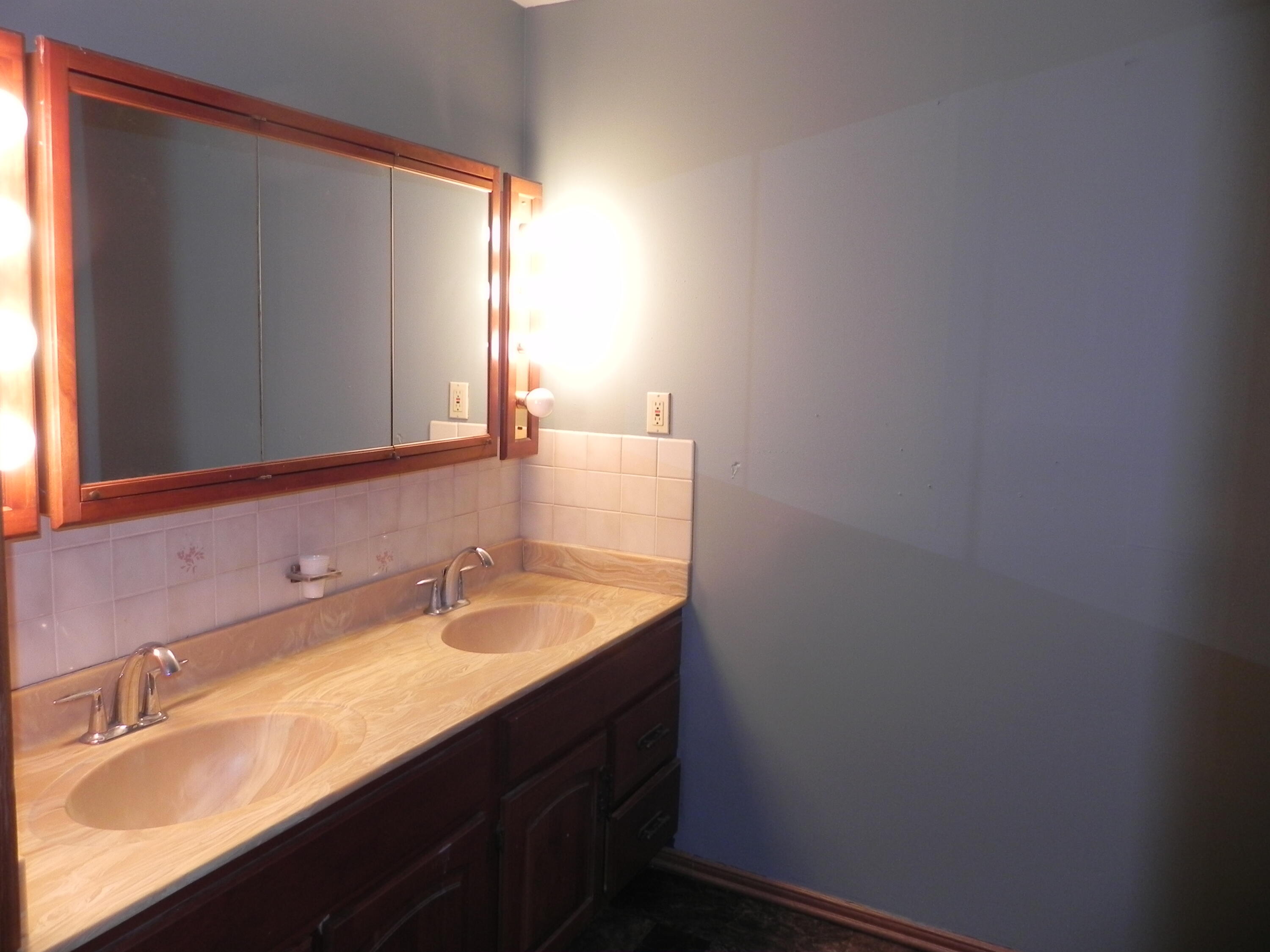 W853 Kiel Road Calumet, WI 53061 - Photo 10 of 28 master bath