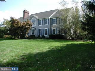 8 Fox Run Road Pennington, NJ 08534 - Photo 2 of 6