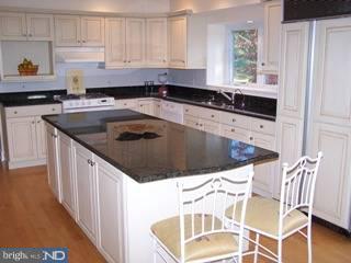 8 Fox Run Road Pennington, NJ 08534 - Photo 3 of 6