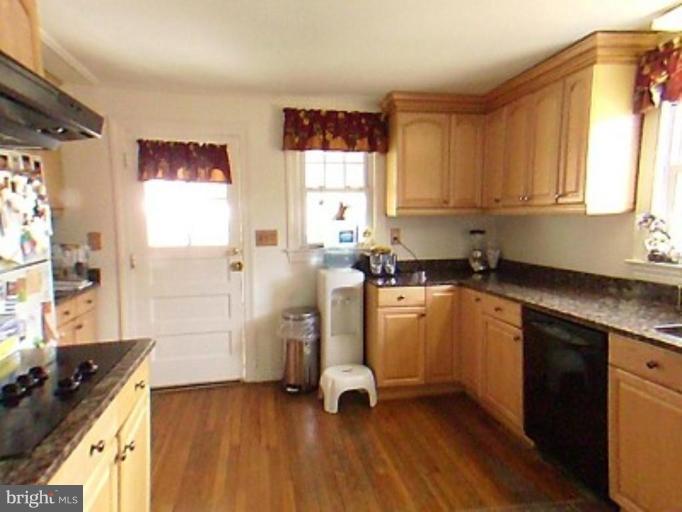 13717 Travilah Road Rockville, MD 20850 - Photo 3 of 9 Kitchen