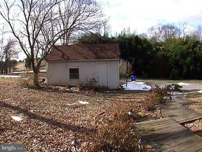 13717 Travilah Road Rockville, MD 20850 - Photo 8 of 9 Shed