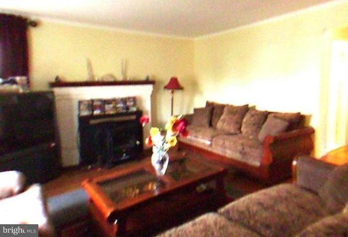 13717 Travilah Road Rockville, MD 20850 - Photo 9 of 9 Living Room