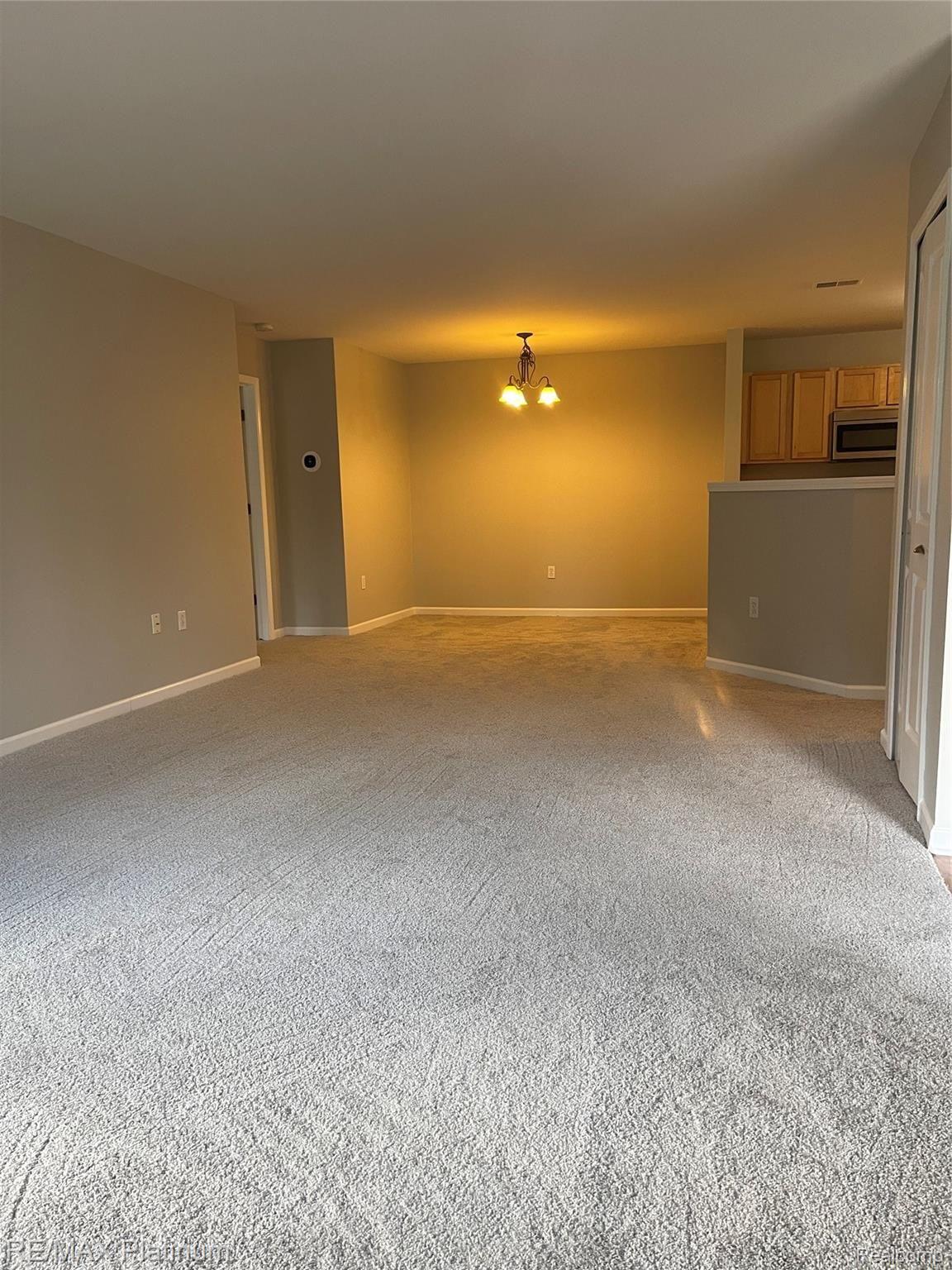 4027 Hampton Ridge Boulevard Howell, MI 48843 - Photo 4 of 12 IMG_3567.jpg