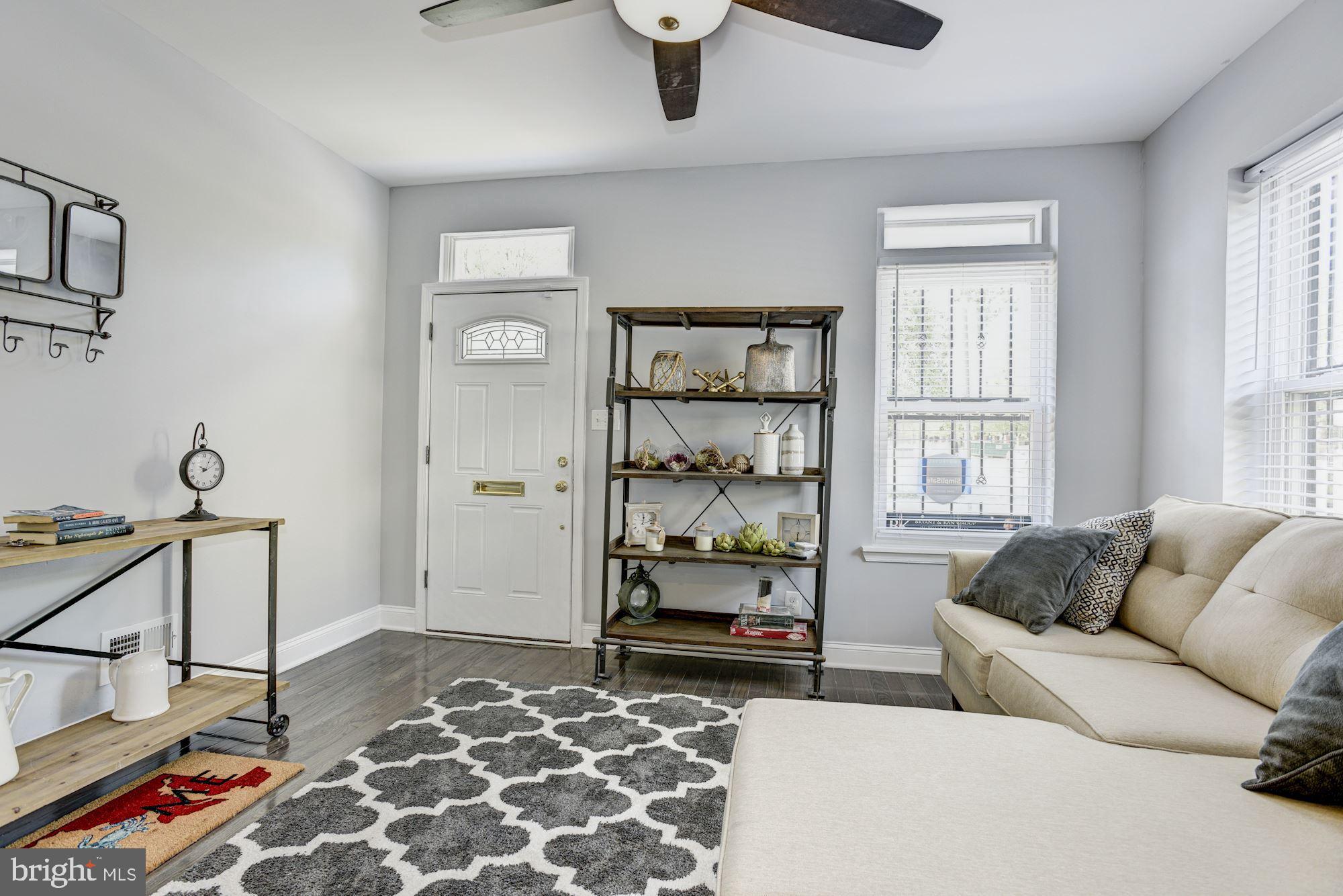 529 Mosher Street Baltimore, MD 21217 - Photo 5 of 30 Living Room