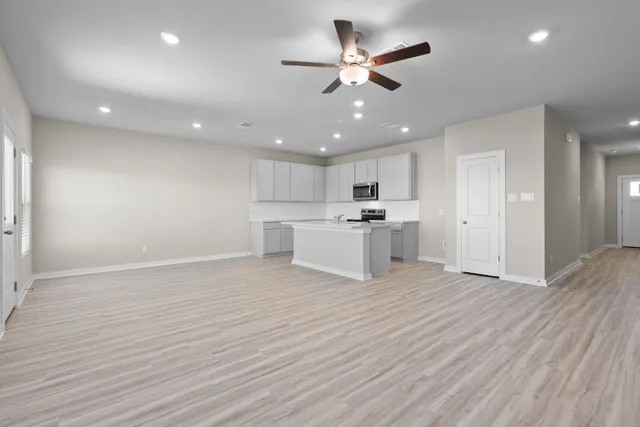 $313,500 | 204 Sleep Hollow, Jarrell, TX 76537