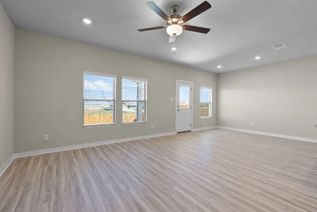 $313,500 | 204 Sleep Hollow, Jarrell, TX 76537