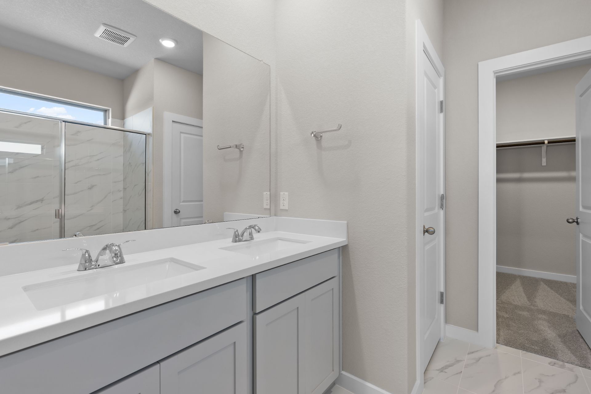 204 Sleep Hollow Jarrell, TX 76537 - Photo 17 of 24 Primary Bath retreat with dual vanities