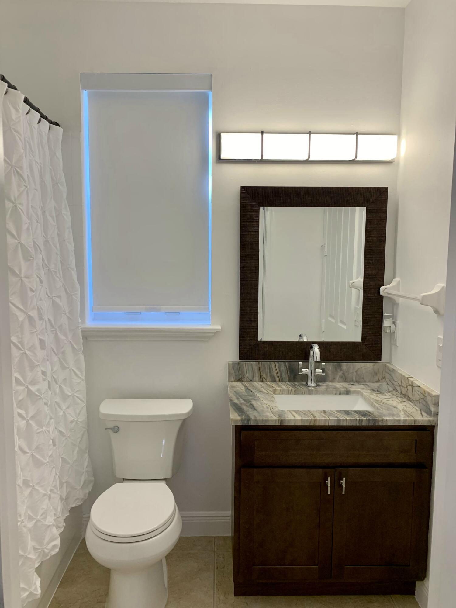 104 Jesup Lane Jupiter, FL 33458 - Photo 17 of 35 FULL BATH 1ST LEVEL