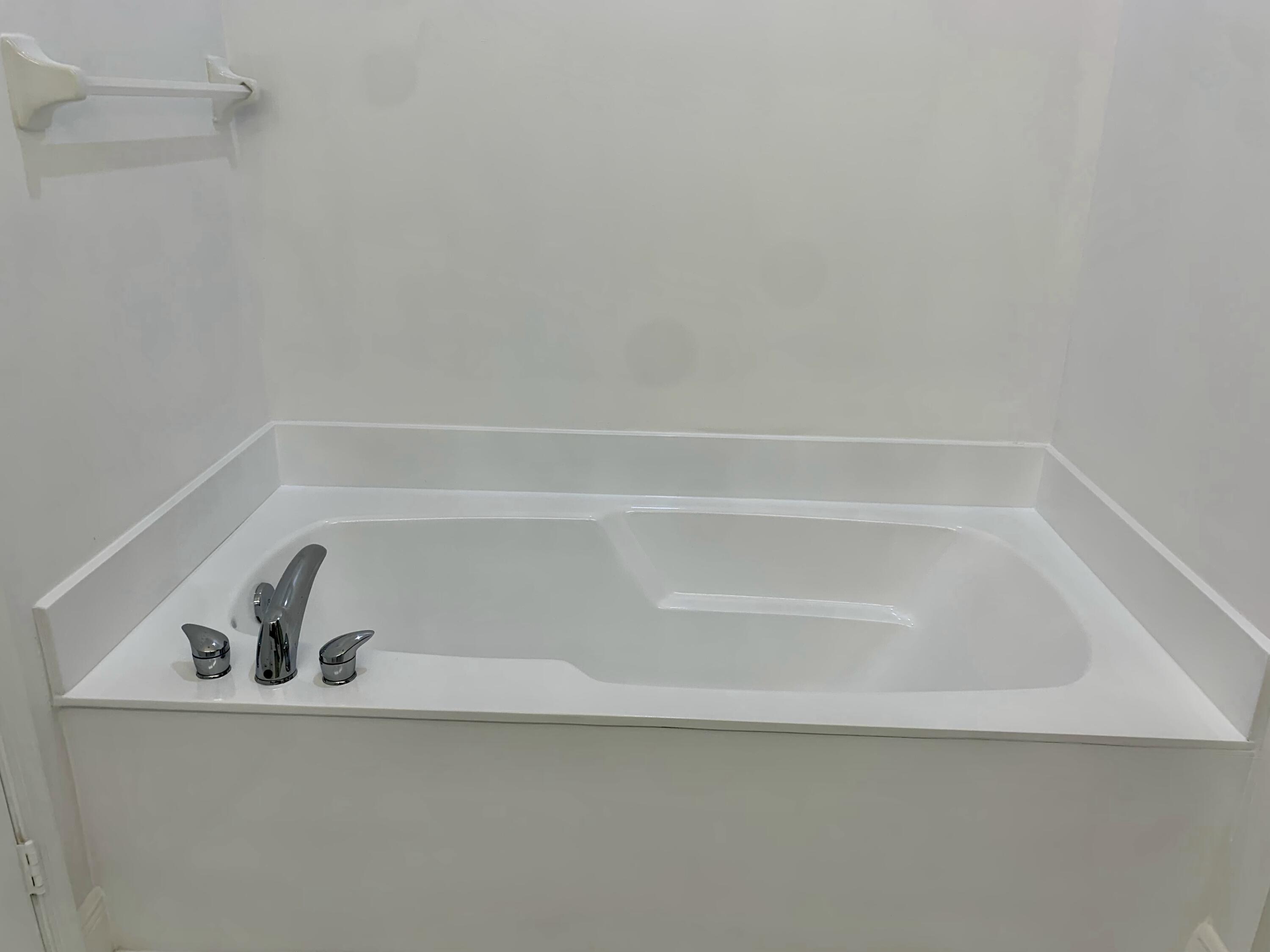 104 Jesup Lane Jupiter, FL 33458 - Photo 31 of 35 MASTER BATH