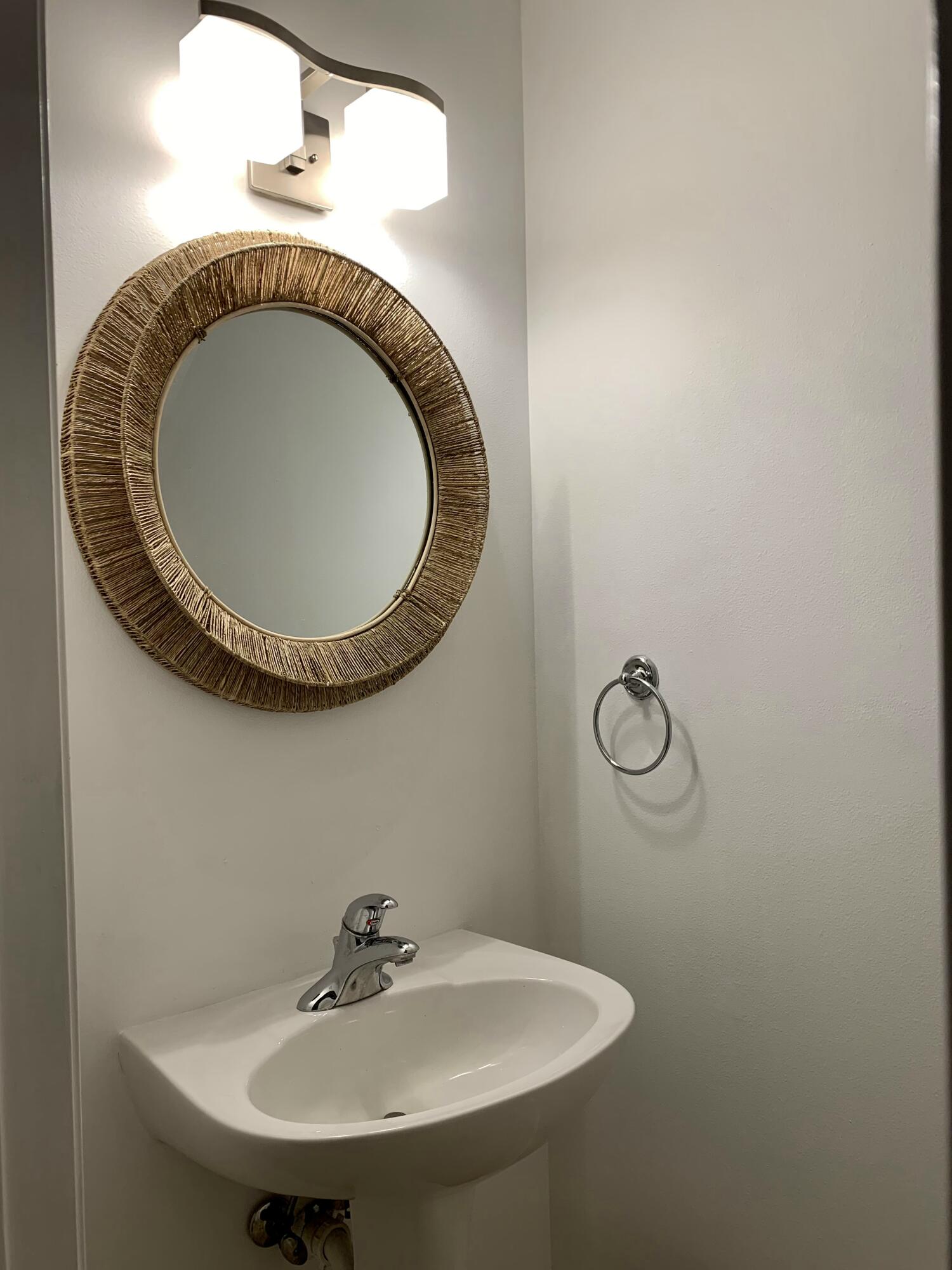 104 Jesup Lane Jupiter, FL 33458 - Photo 5 of 35 HALF BATH MAIN LEVEL