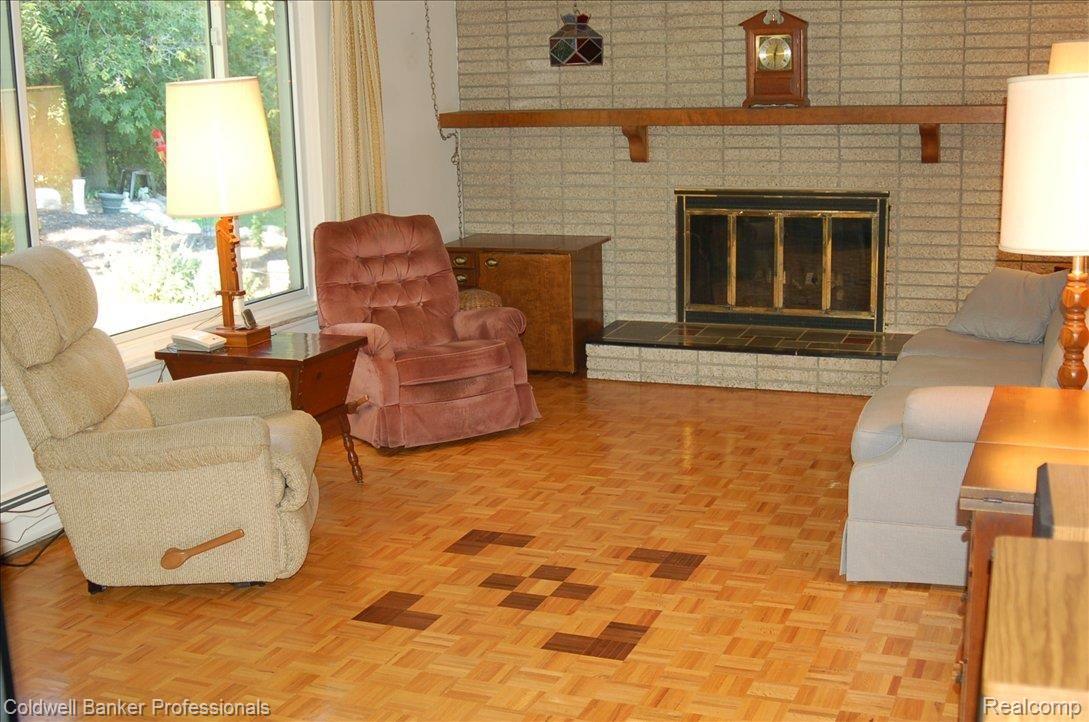 826 Wilwood Road Rochester, MI 48309 - Photo 7 of 25 Medallion Center- Parquet Floors