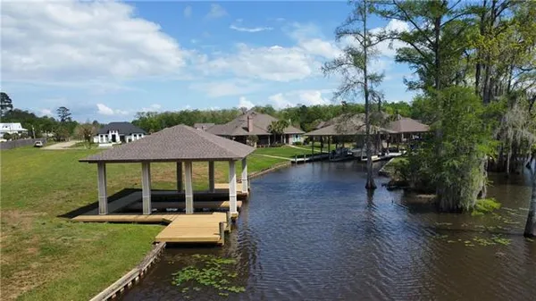 $500,000 | 21567-21559 Blue Marlin Drive, Springfield, LA 70462