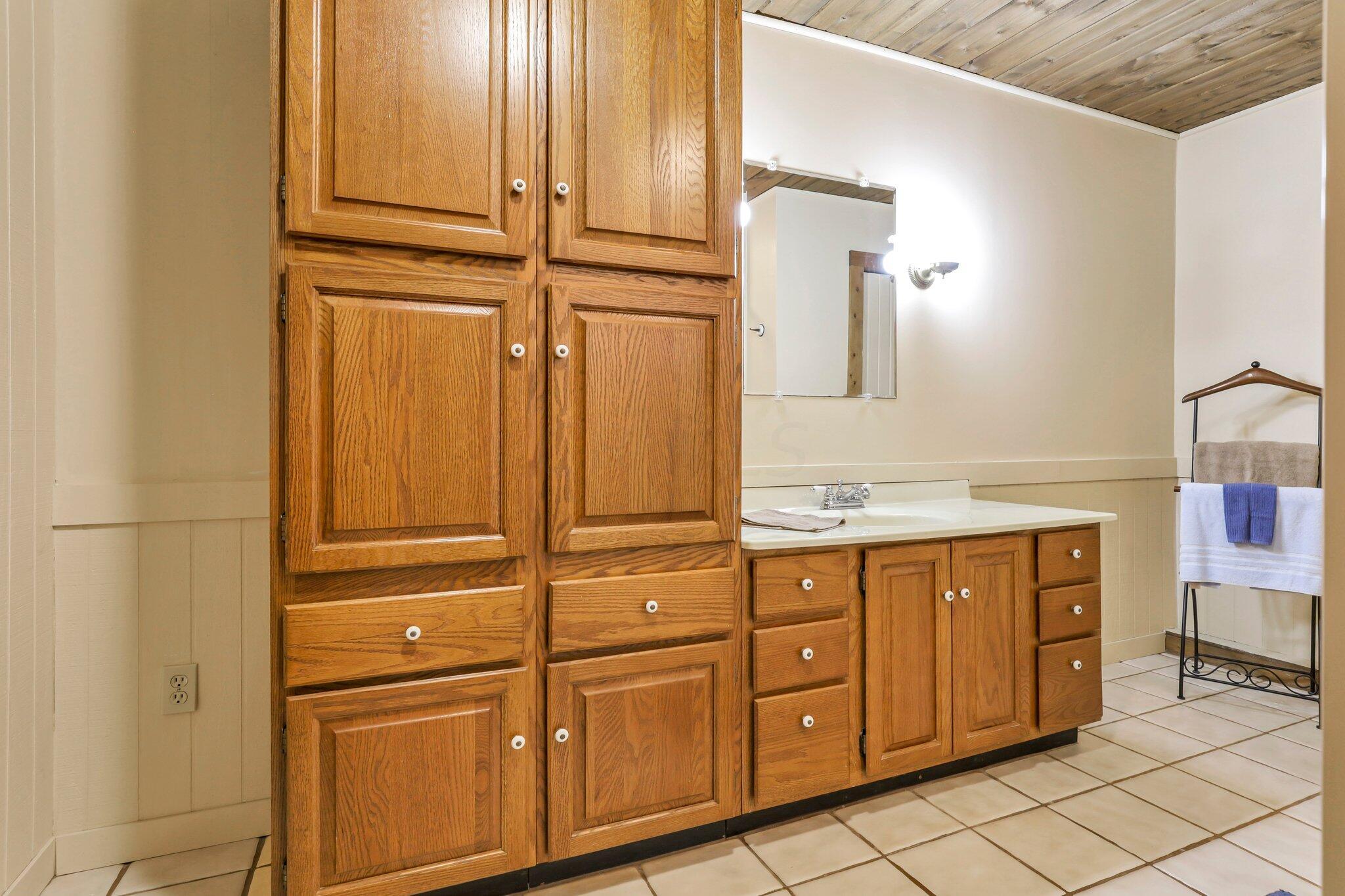 7676 Smoke Road Southwest Pataskala, OH 43062 - Photo 57 of 91 Lower Level/Bathroom