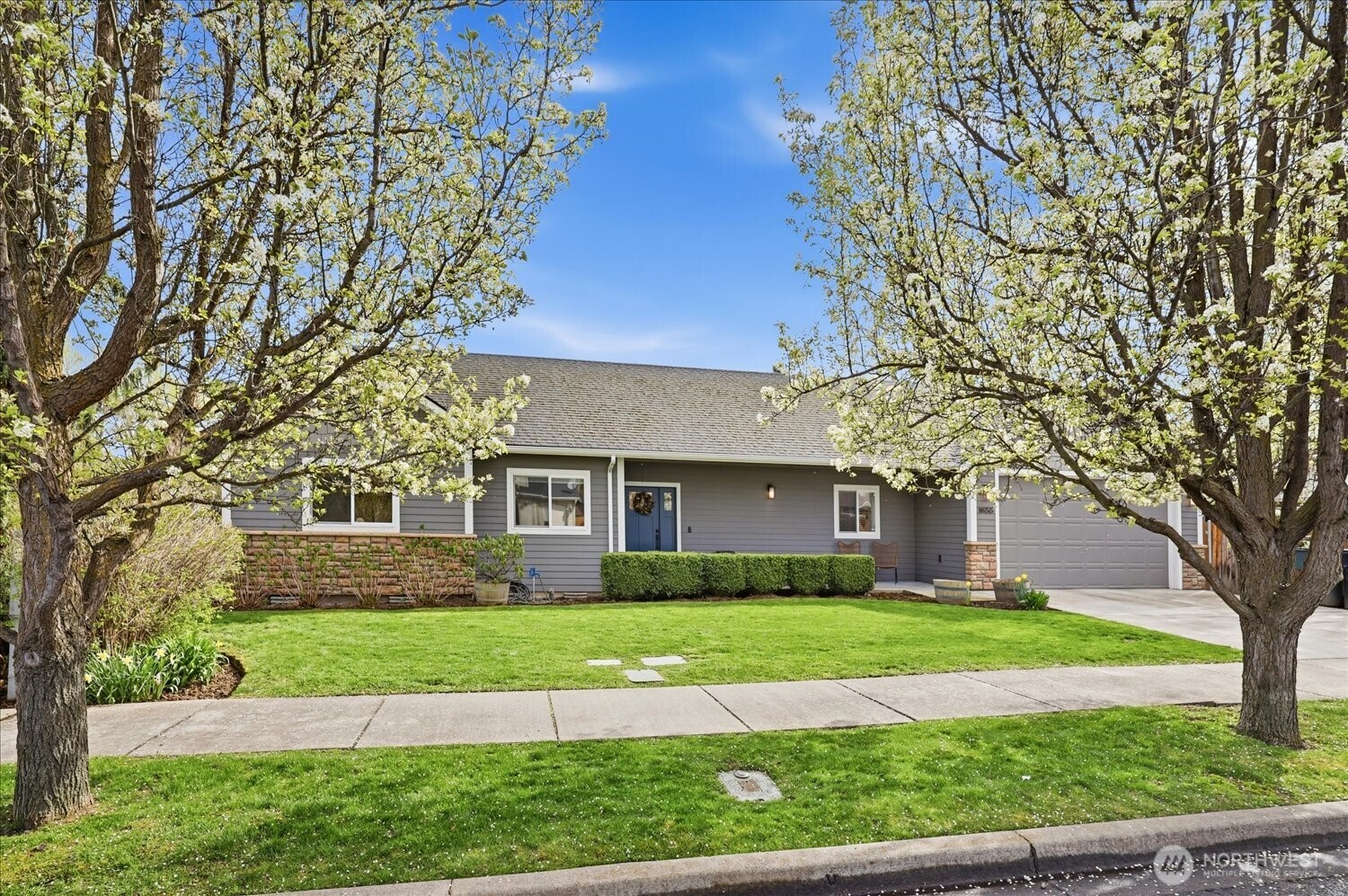 1855 Woodmere Loop Walla Walla, WA 99362 - Photo 18 of 22 a front view of house with yard and green space
