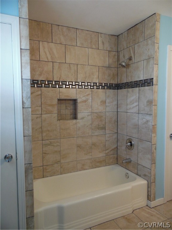 9300 Fordson Road Henrico, VA 23229 - Photo 8 of 11 Tub/Bath Combo with Tile Surround