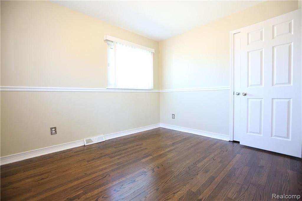 11069 Racine Road Warren, MI 48093 - Photo 16 of 27