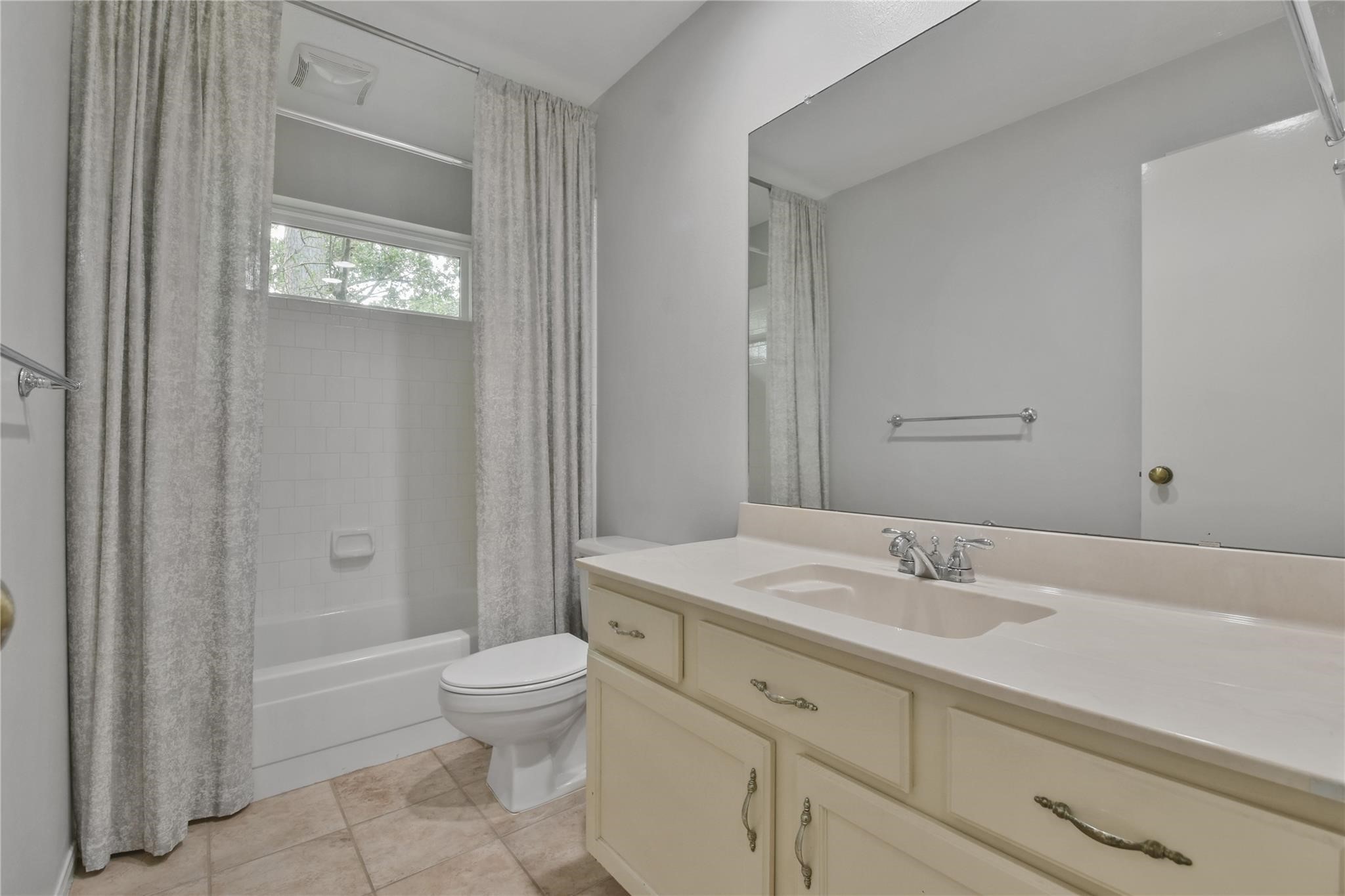5014 Temple Bell Drive Spring, TX 77388 - Photo 23 of 30 Second full bath with tub/shower combo