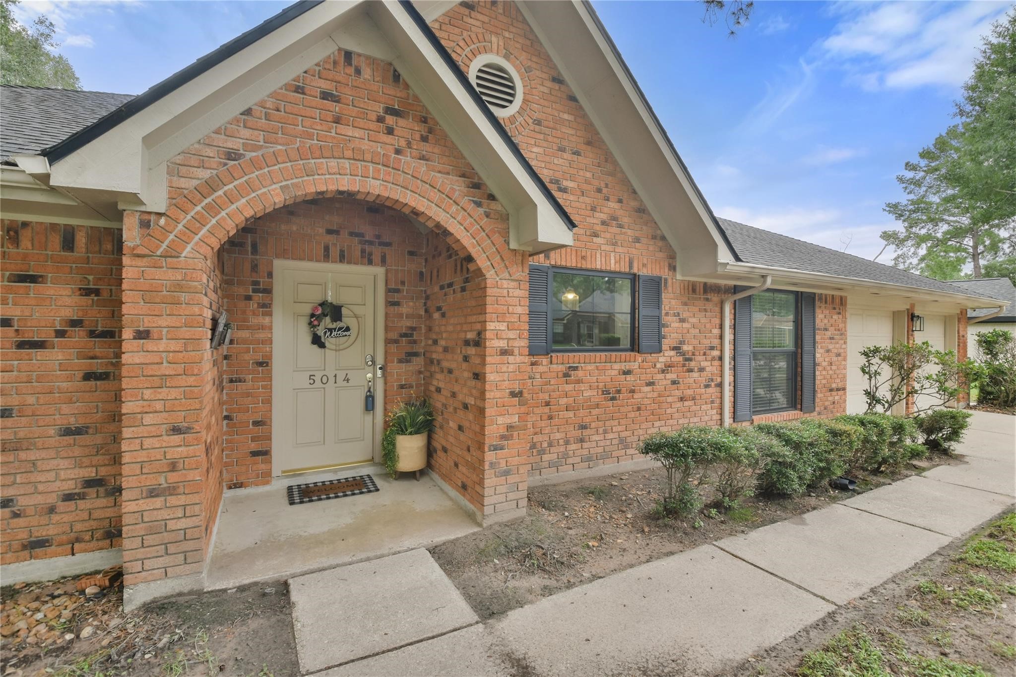 5014 Temple Bell Drive Spring, TX 77388 - Photo 3 of 30 Covered front entry