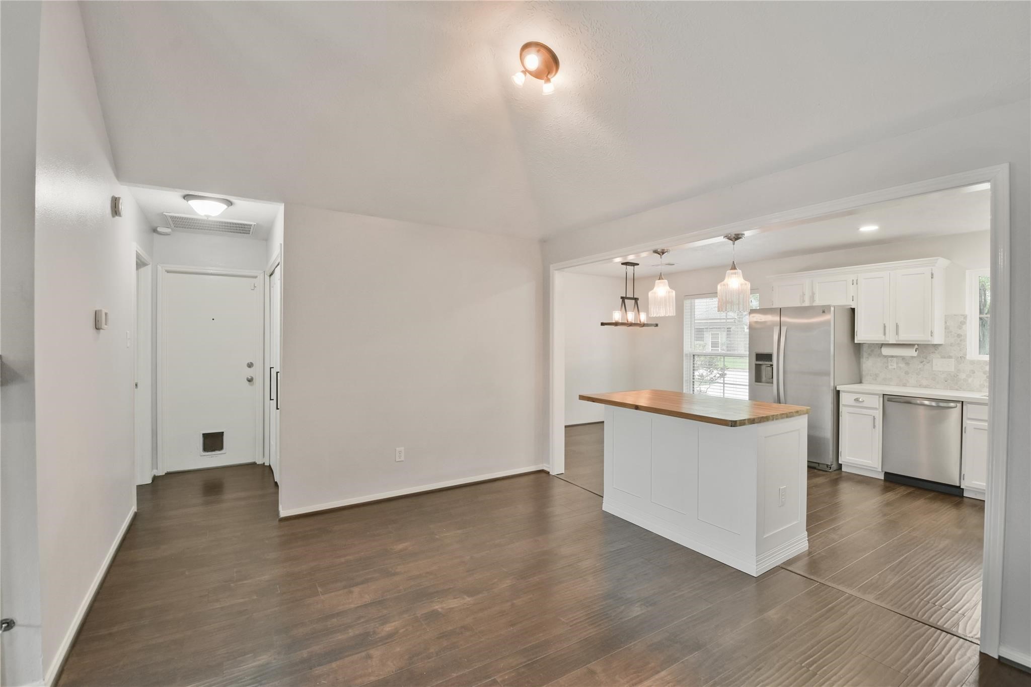 5014 Temple Bell Drive Spring, TX 77388 - Photo 7 of 30 View into the kitchen from the famliy rom