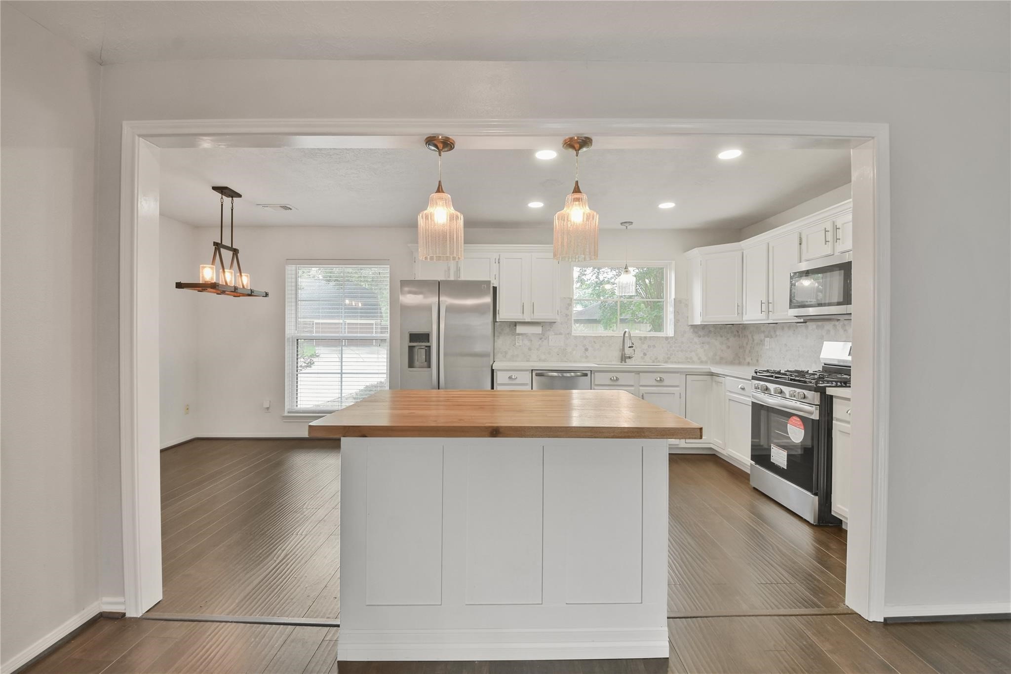 5014 Temple Bell Drive Spring, TX 77388 - Photo 9 of 30 Island breakfast bar for casual dining.