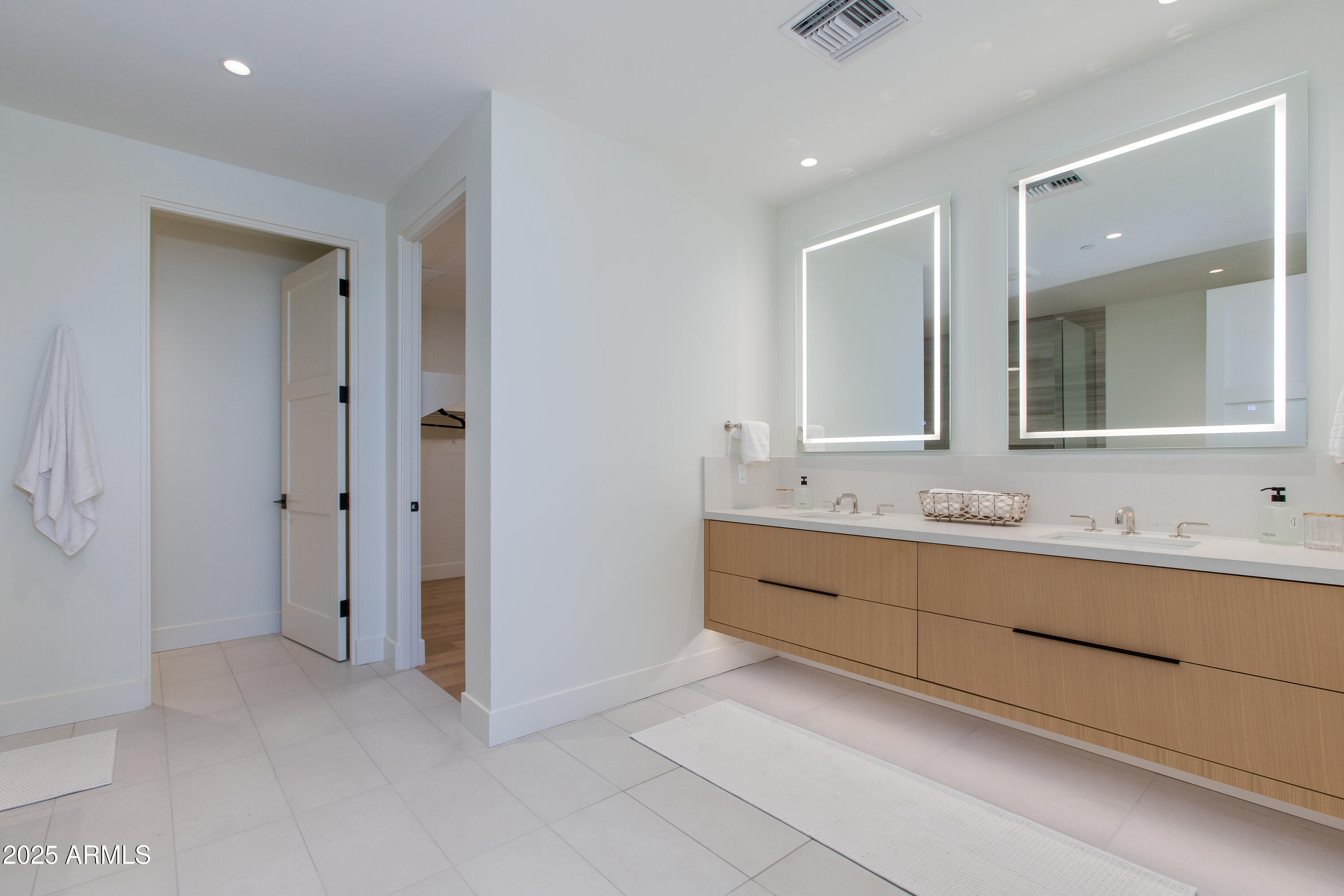 5000 North Camelback Ridge Drive, Unit 206 Scottsdale, AZ 85251 - Photo 26 of 62 a bathroom with a sink and a mirror