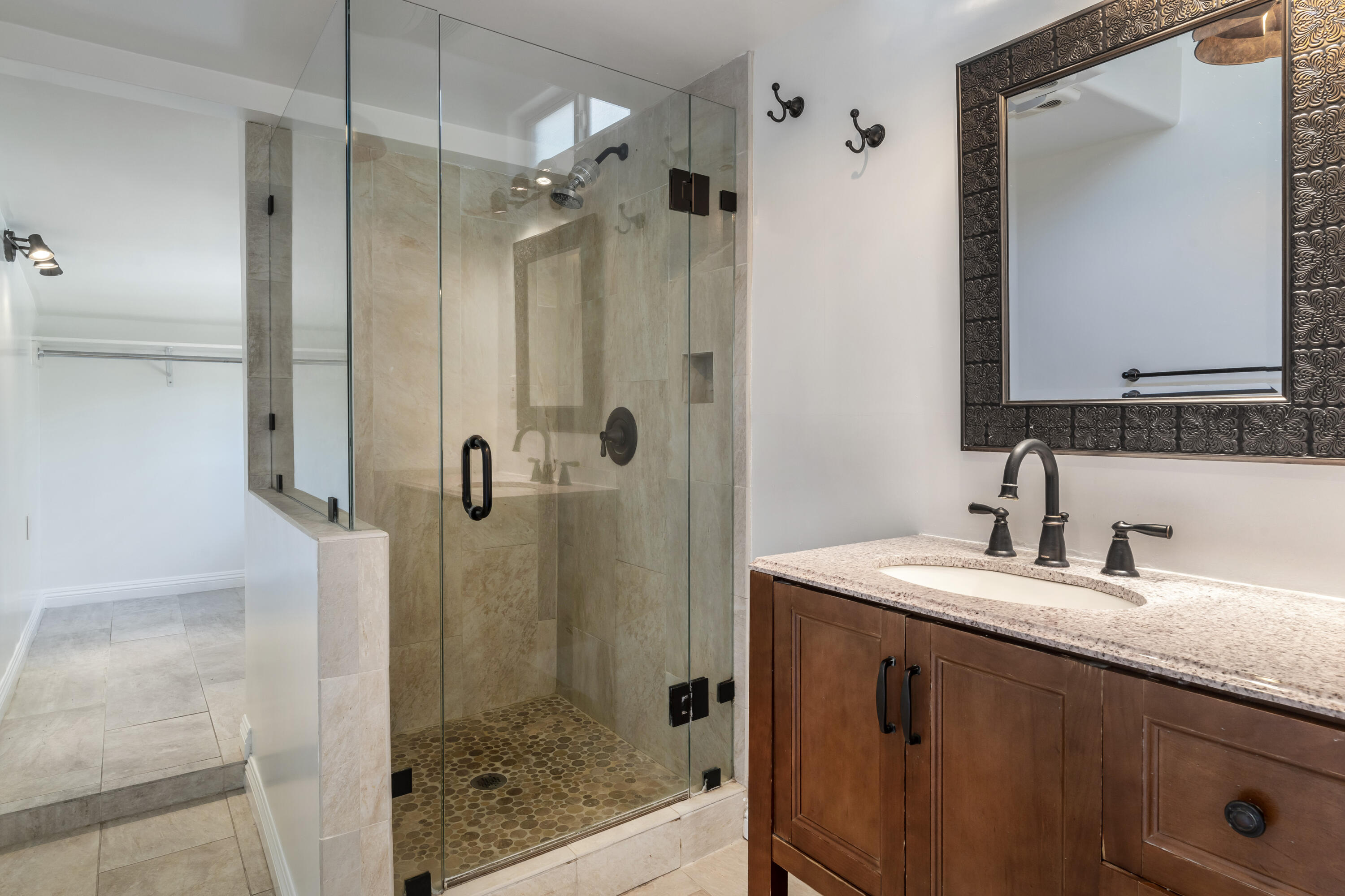 245 North Arboleda Road Santa Barbara, CA 93110 - Photo 19 of 23 Guest Cottage Bathroom