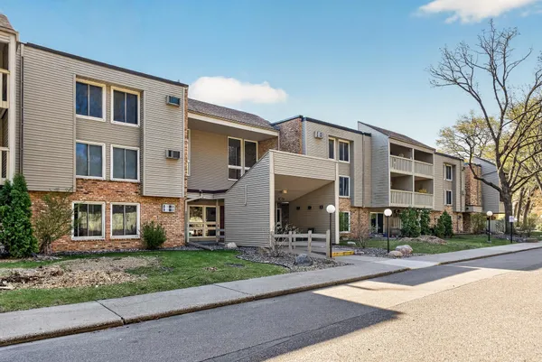 $174,900 | 4045 Hodgson Road, Unit 211, Shoreview, MN 55126