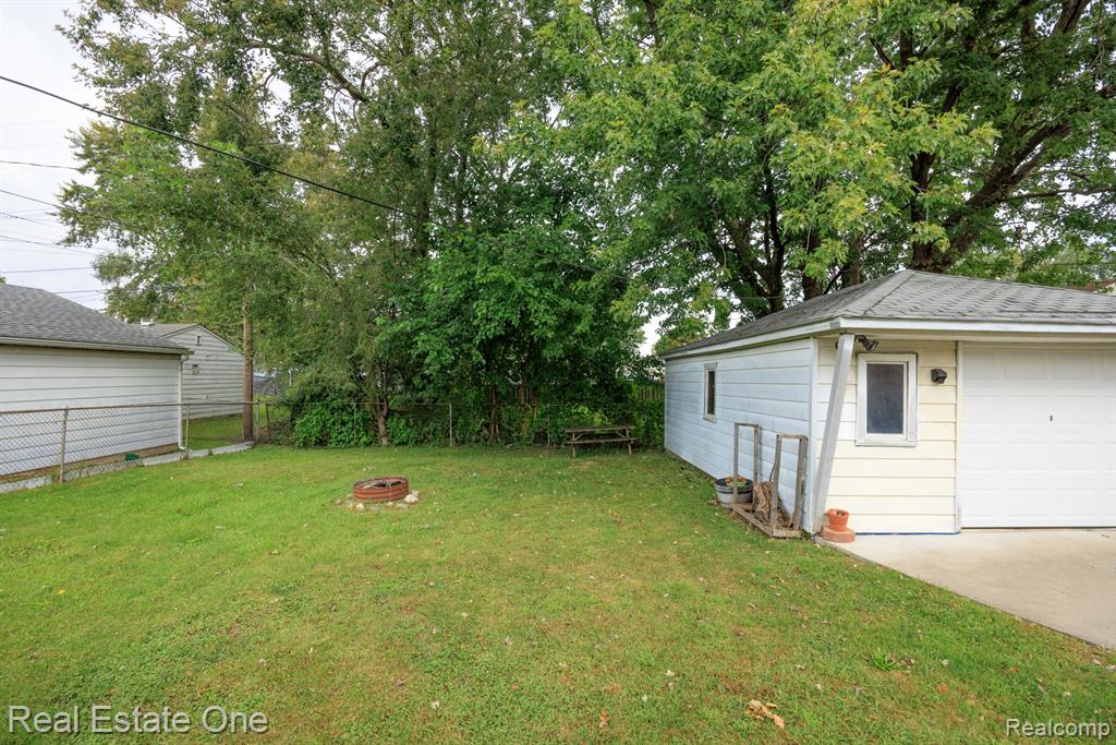 15291 Frazho Road Roseville, MI 48066 - Photo 23 of 26 Gallery Image 23