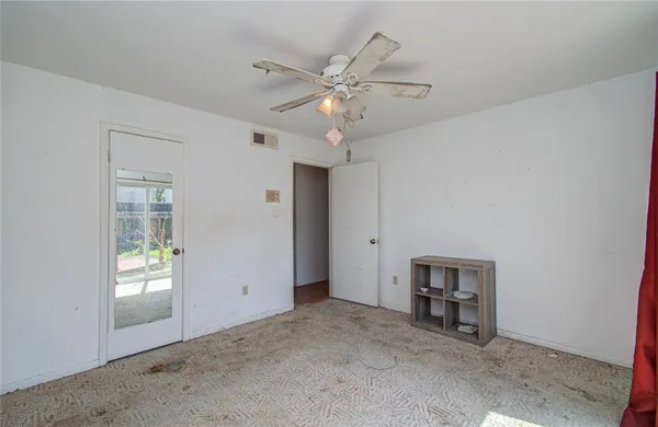 a view of utility room