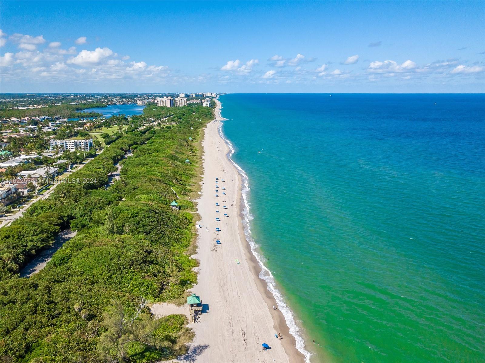 160 Northeast Wavecrest Court Boca Raton, FL 33432 - Photo 14 of 52 a view of an ocean