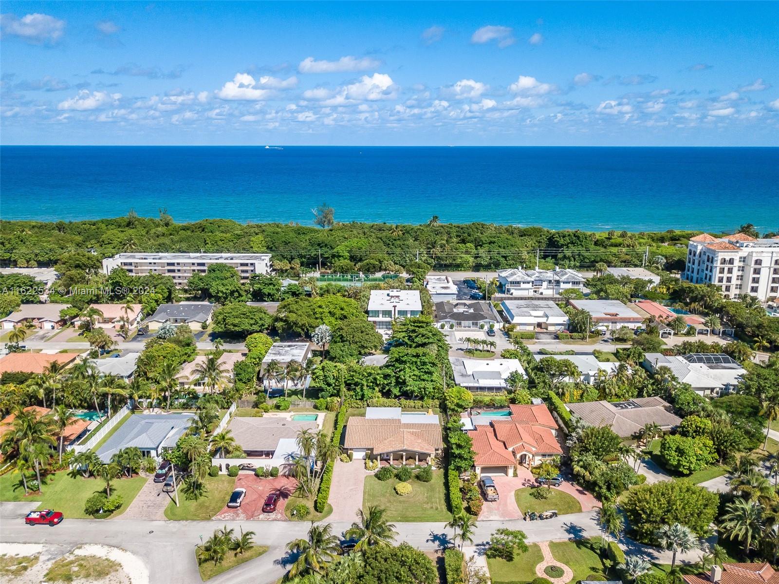 160 Northeast Wavecrest Court Boca Raton, FL 33432 - Photo 9 of 52 a view of a city