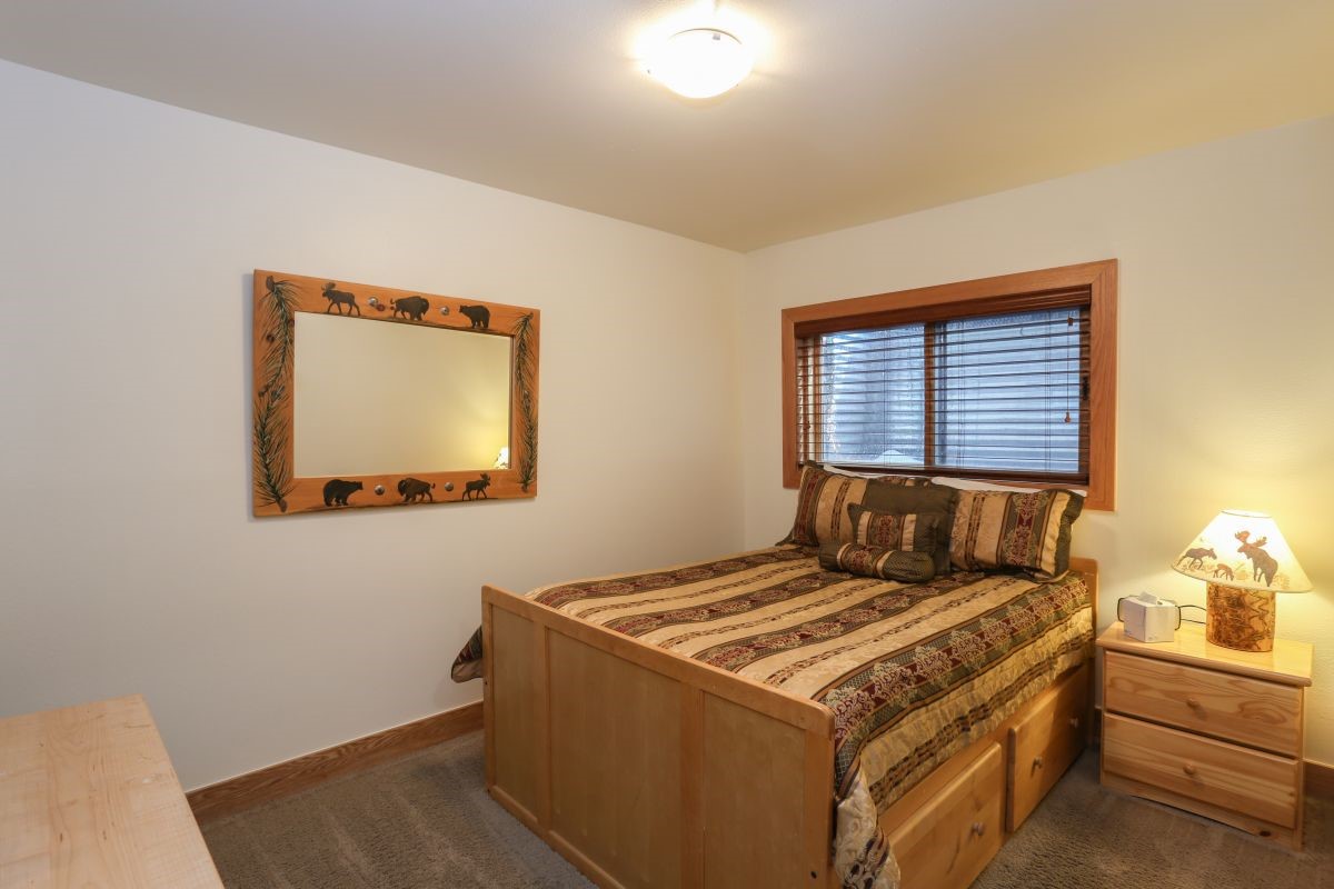 52 Club House Road, Unit 50 Breckenridge, CO 80424 - Photo 24 of 32 3d bedroom on bottom floor
