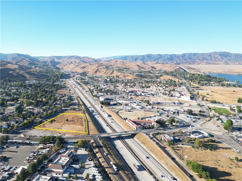 31426 The Old Road Castaic, CA 91384 - Photo 4 of 7