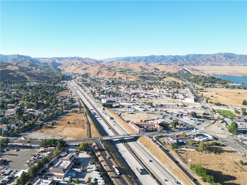 31426 The Old Road Castaic, CA 91384 - Photo 5 of 7