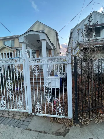 a view of entryway with a flower pot and a fireplace