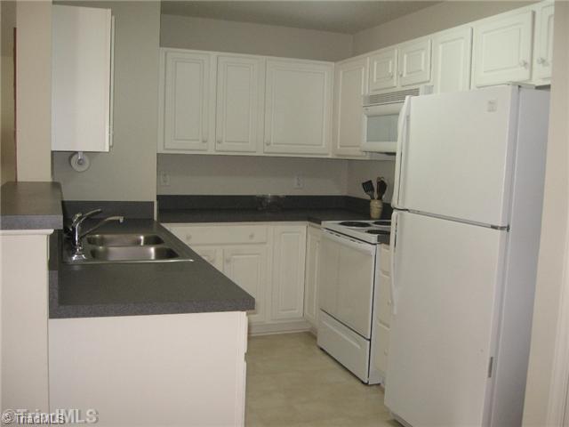 120 James High Point, Unit 2B High Point, NC 27265 - Photo 5 of 9 Kitchen.