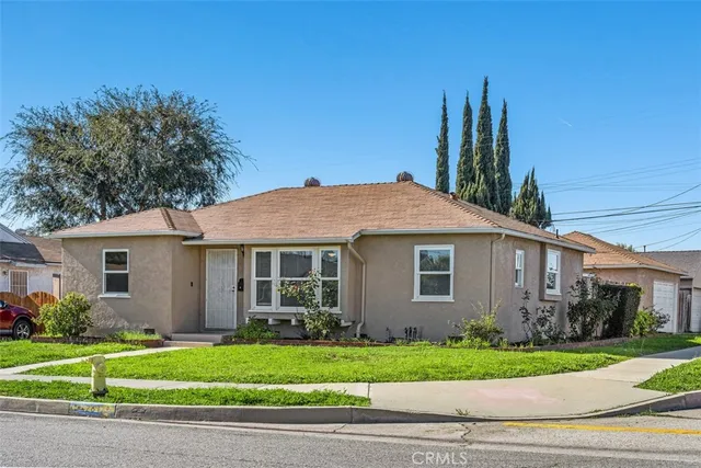 a view of a house with a yard and plants
