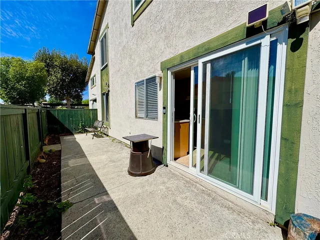 a view of a house with backyard and porch