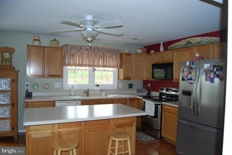 9362 River Crest Road Manassas, VA 20110 - Photo 5 of 23 Kitchen