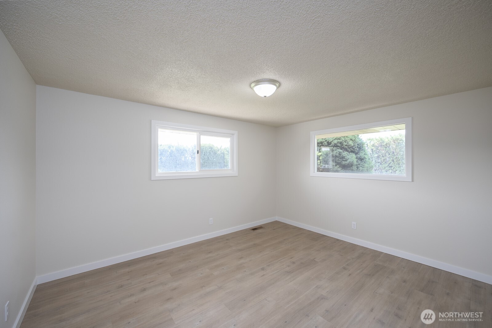 21807 Southwest 1st Road Quincy, WA 98848 - Photo 20 of 40 an empty room with a window