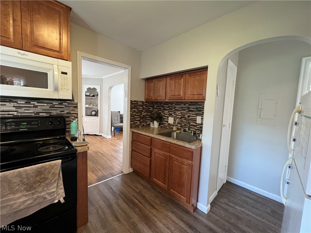 3844 Bendemeer Road Cleveland, OH 44118 - Photo 8 of 14 Gallery Image 8