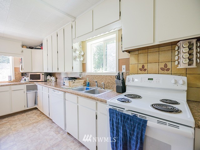 653 Fall Creek Road Longview, WA 98632 - Photo 5 of 25