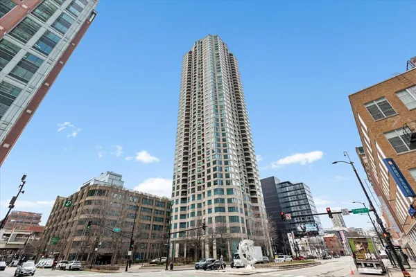 $345,000 | 400 North LaSalle Drive, Unit 2808, Chicago, IL 60654